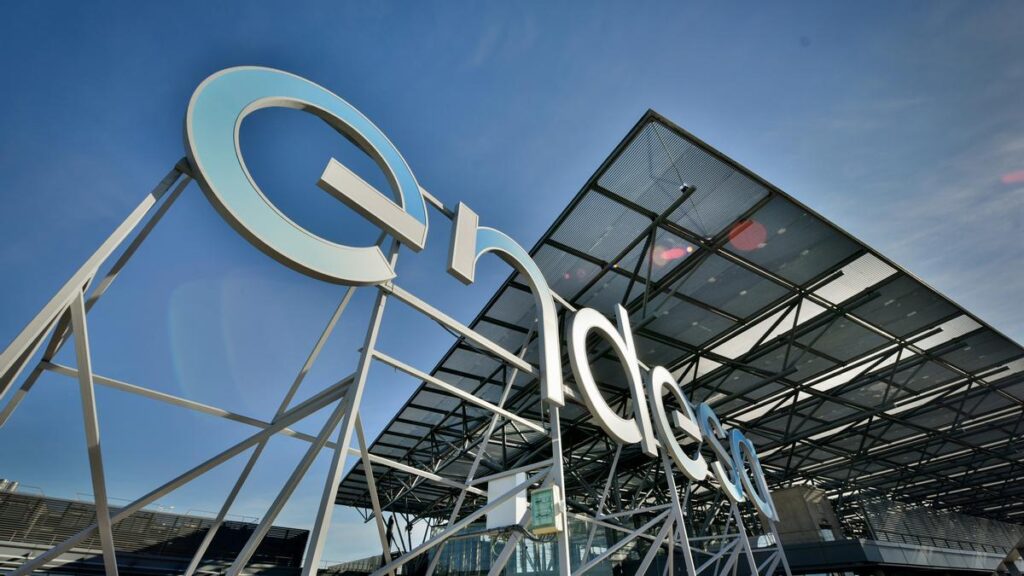Archivo - Logo de sede de Endesa