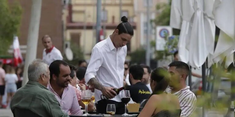 Uno de cada cuatro jóvenes españoles con trabajo está en riesgo de pobreza y exclusión