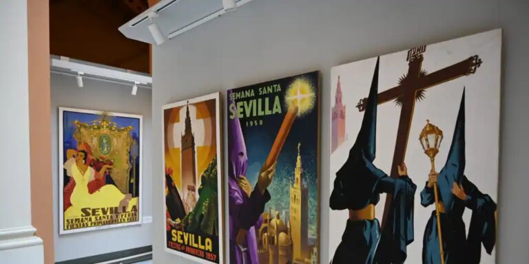 La colección de los carteles de las Fiestas de Primavera de Sevilla se muestra en el Ayuntamiento