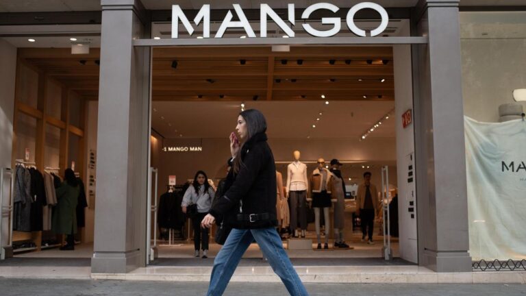 Una tienda Mango en Passeig de Gràcia, en Barcrelona.