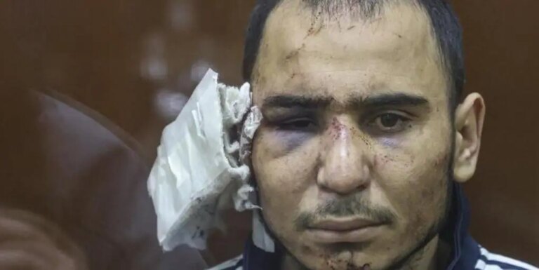 Los cuatro sospechosos de la masacre de Moscú comparecen ante la Justicia rusa con signos de violencia física