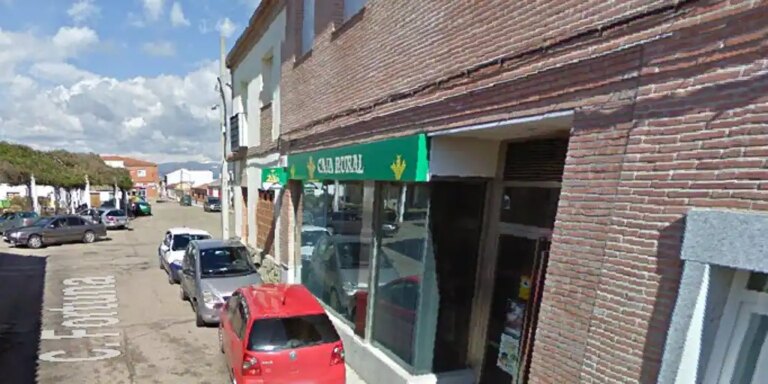 buscan a dos españoles armados de unos 60 años que se llevaron 4.000 euros
