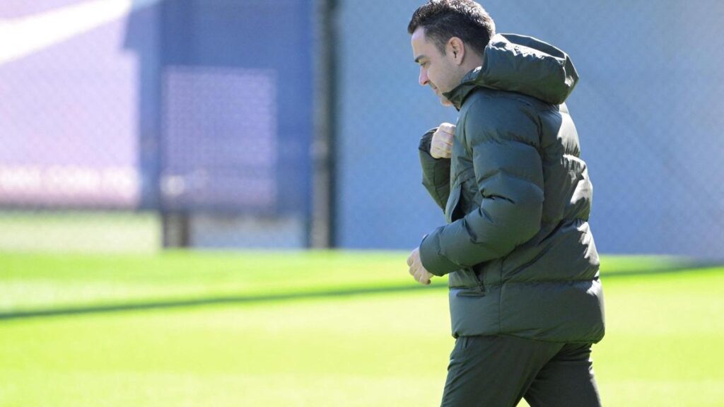 Xavi, antes de iniciarse el último entrenamiento previo al duelo con el Nápoles.