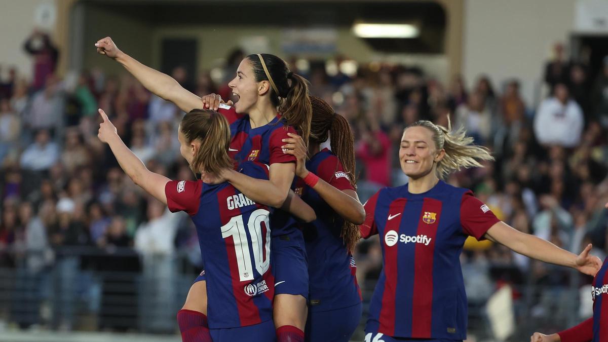 Aitana Bonmatí y Graham Hansen celebrando un gol contra el Real Madrid