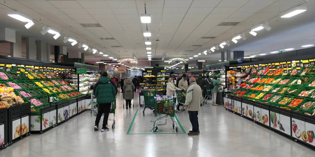 ¿Hasta qué hora abren los supermercados y centros comerciales el Jueves Santo y el Viernes Santo en Sevilla? Estos son los horarios del 28 y 29 de marzo