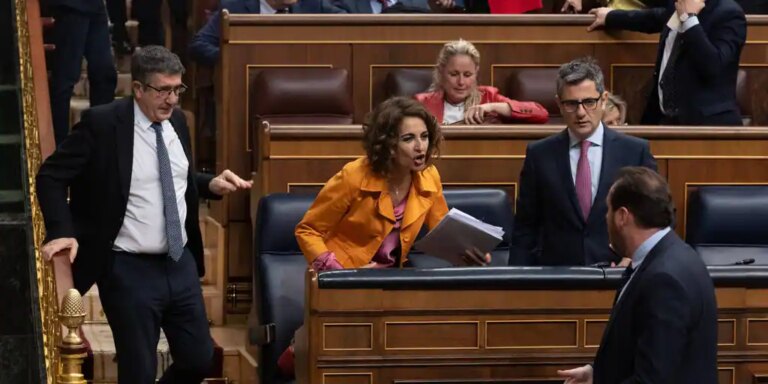 Sánchez adopta la estrategia del barro ante la primavera electoral