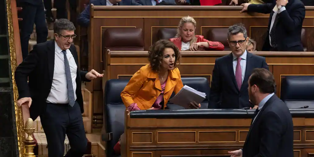 Sánchez adopta la estrategia del barro ante la primavera electoral