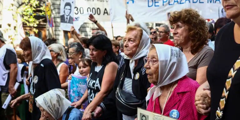 Masiva manifestación en Buenos Aires por la memoria y contra el presidente Milei