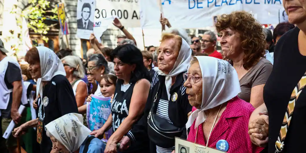 Masiva manifestación en Buenos Aires por la memoria y contra el presidente Milei