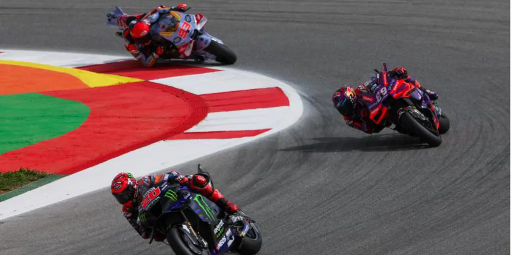 Podio español en Portimao y primer cajón de Marc Márquez con Ducati