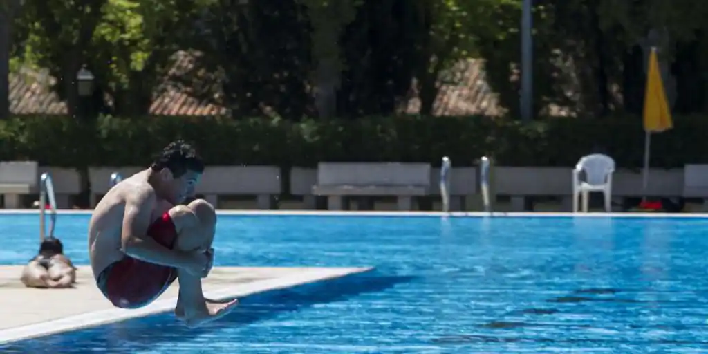 Andalucía se suma a Cataluña y no dejará llenar piscinas privadas