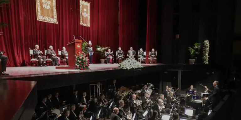 sigue el acto de Juan Miguel Vega