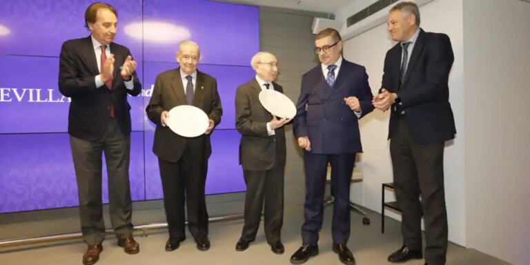 Antonio Ríos y Manuel García recogen el I Premio 'Paco Robles' de ABC