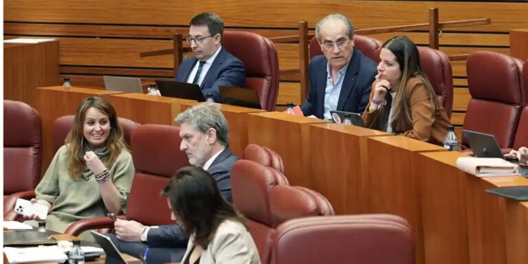PP y PSOE coinciden en tachar de «barbaridad» las palabras de Abascal sobre la Usal pero sin acordar un texto de apoyo a la institución