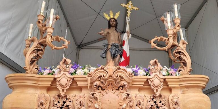 El Resucitado suspende la procesión por la lluvia en Almería