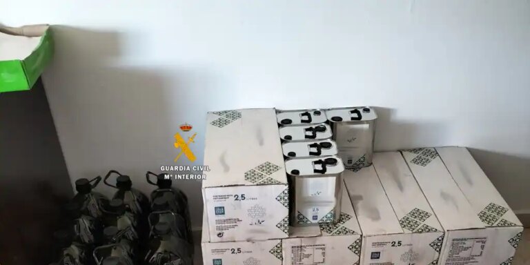 Roban 6.700 litros de aceite de oliva en una almazara de Málaga para venderlos en Sevilla