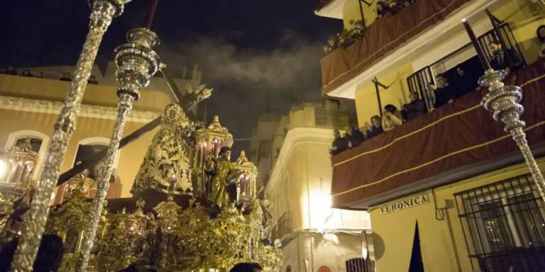 Madrugá de Sevilla | Itinerarios y horarios de la Madrugada de la Semana Santa de Sevilla 2024