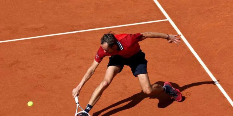 Medvedev bate a Bublik con mucho oficio y buen tenis