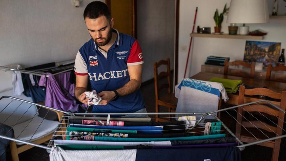 Las mujeres dedican 780 horas más al año que los hombres a cuidado de hijos y tareas del hogar.