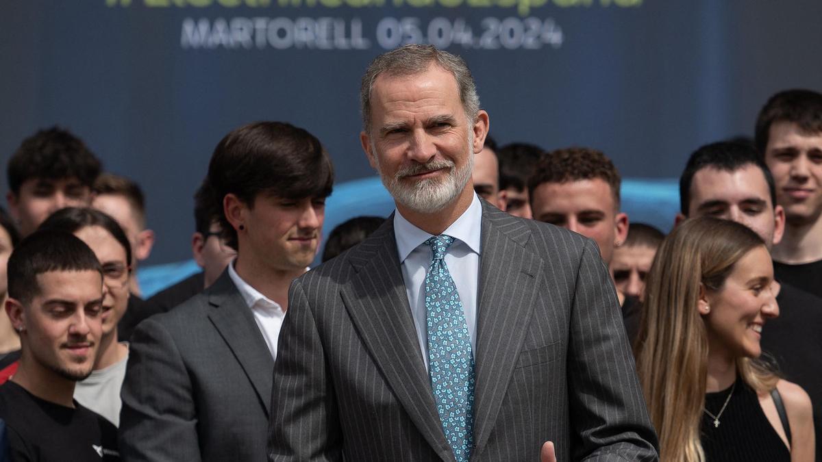Felipe VI y Pere Aragonés visitan las obras de la planta de baterías de Seat en Martorell