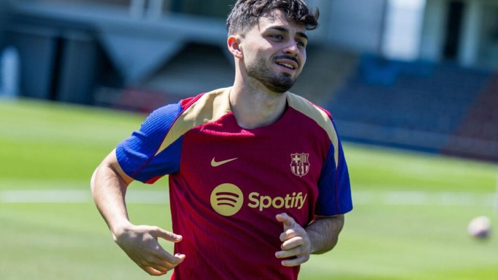 Pedri, en el entrenamiento del Barça previo al duelo con el Paris SG en Montjuïc.