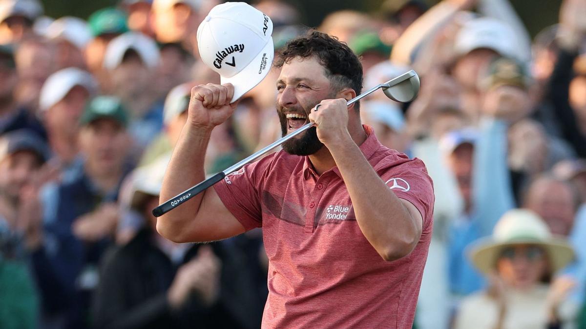 Jon Rahm celebra su victoria en Augusta en 2023.