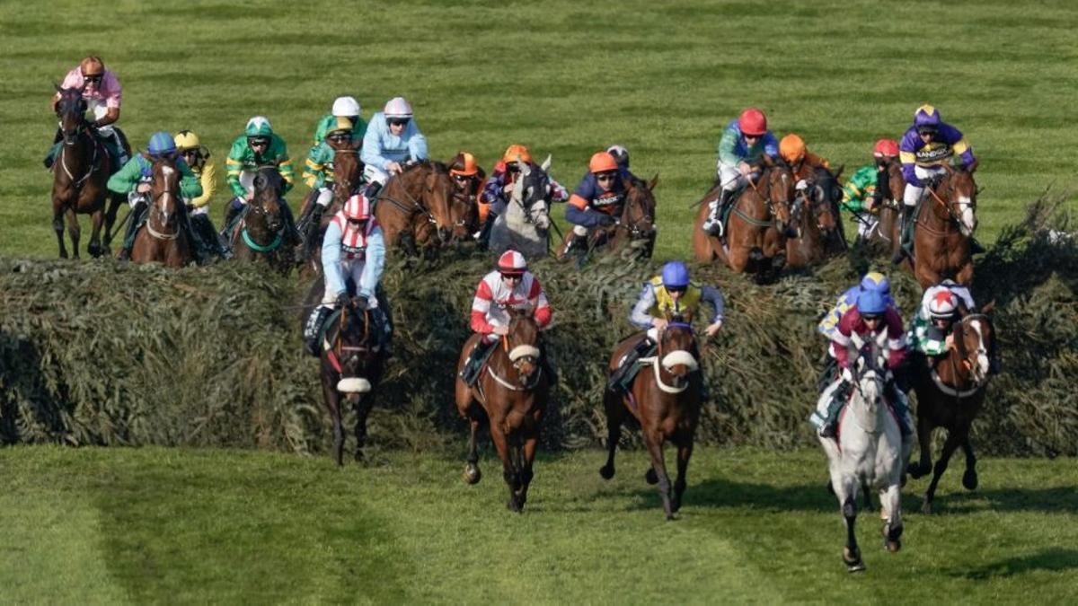 Imagen de una carrera del Grand National.
