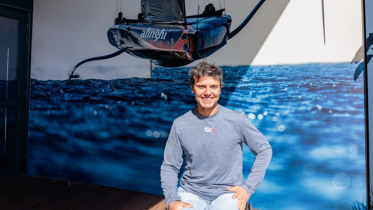 Cisco García durante la presentación de la carrera Wings For Life en la base de Red Bull Allinghi, en Barcelona.