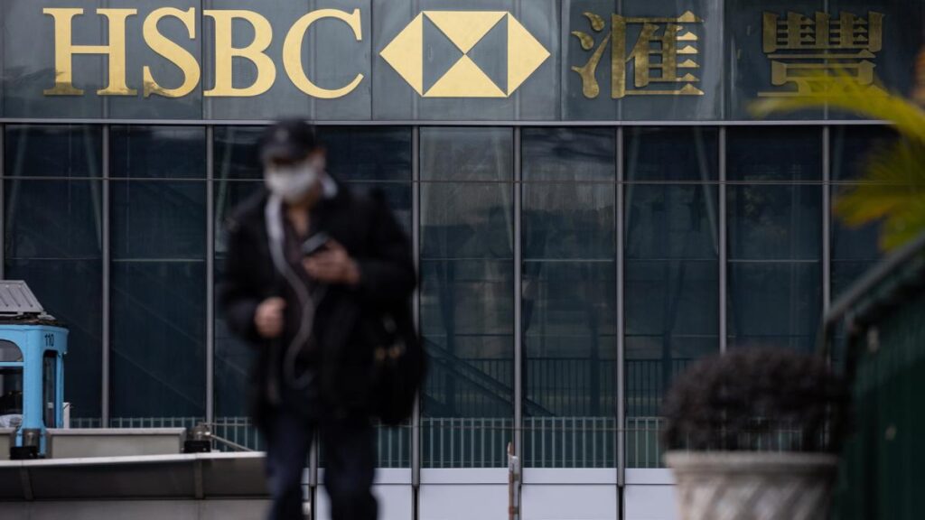 El director ejecutivo de HSBC dimite de su cargo.