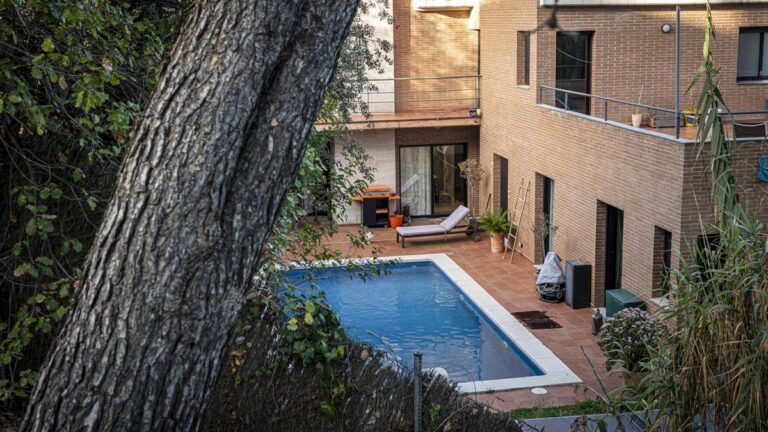 Una piscina en una vivienda particular en Barcelona.