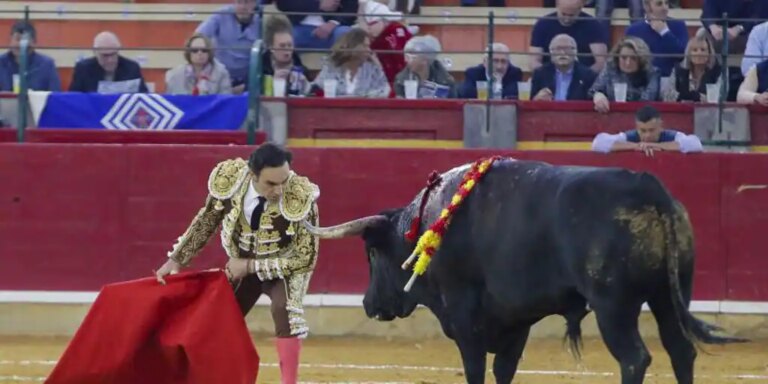 El Cid, rebosante de temple, mando y torería en Zaragoza
