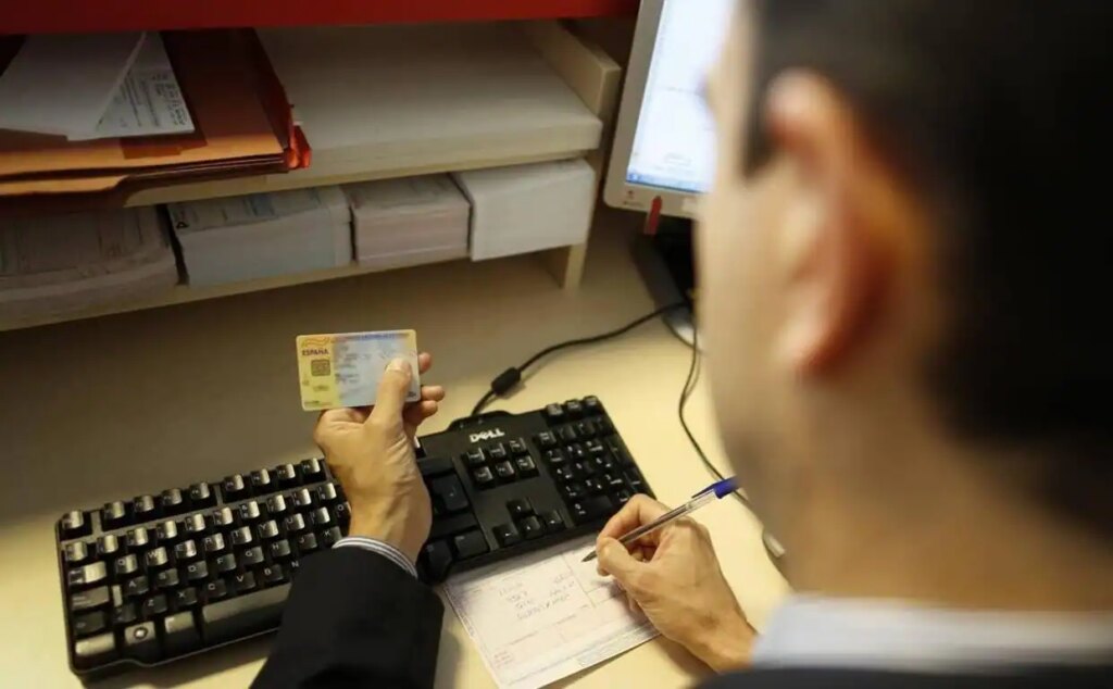 El truco secreto para adelantar la cita del DNI en Sevilla
