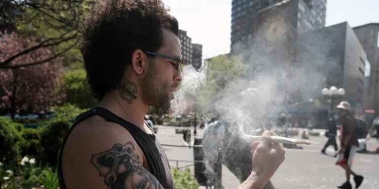 Estados Unidos toma medidas para hacer que el consumo de marihuana sea un delito menos grave