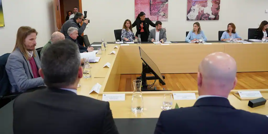 PSOE y Vox, en plena «espiral»