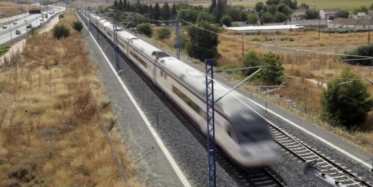 Renfe prevé que los trenes Avril comiencen a operar en Galicia «como tarde» el 21 de mayo