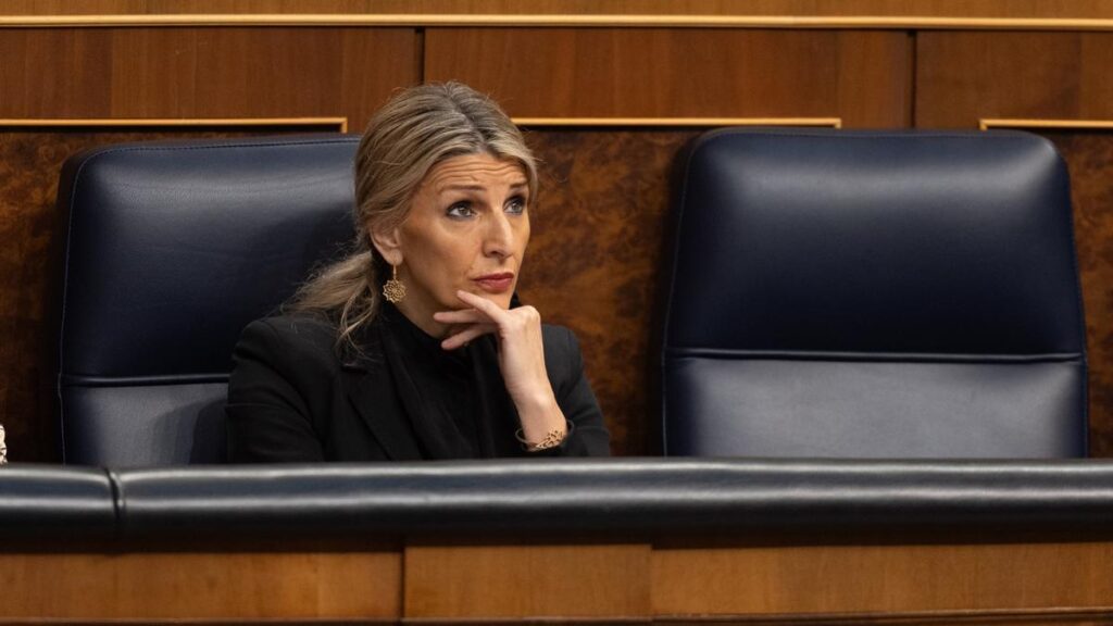 Archivo - La vicepresidenta segunda y ministra de Trabajo, Yolanda Díaz, durante una sesión de control al Gobierno, en el Congreso de los Diputados, a 13 de marzo de 2024, en Madrid (España).