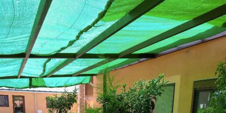 hotel, comida y falsas terapias con orina y saliva