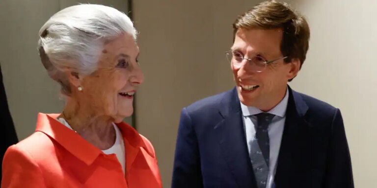 El conmovedor gesto de José Luis Martínez-Almeida con la abuela de su prometida, Teresa Urquijo