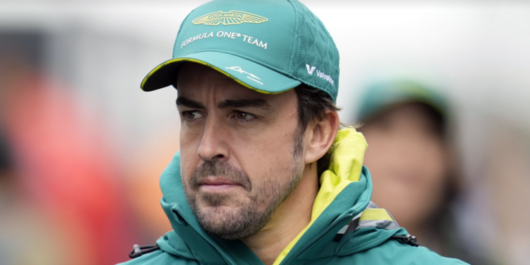 Fernando Alonso renueva su contrato con Aston Martin hasta 2026