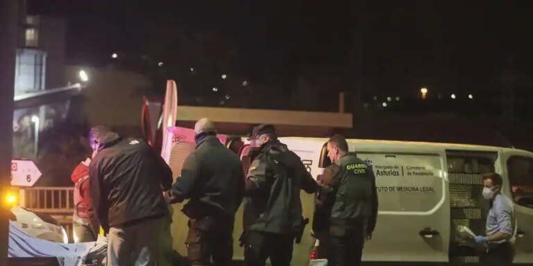 de fingir un puesto de trabajo durante 15 años a correr semidesnudo con la cabeza de su padre en la mano