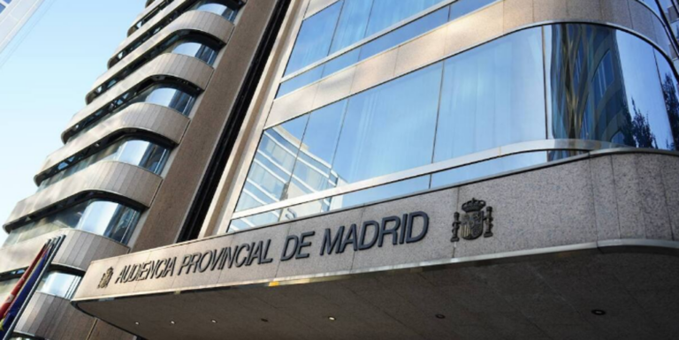 Juzgan a dos veinteañeros por una presunta violación múltiple a una menor tras emborracharla en un piso en Madrid