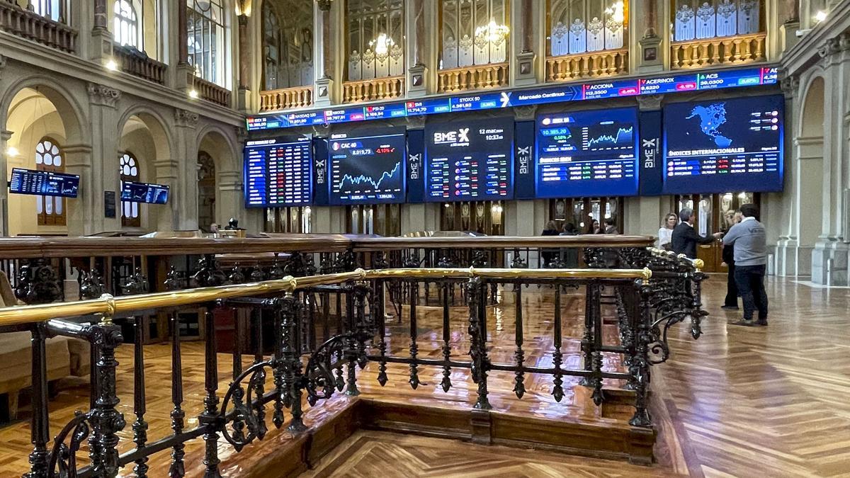 Paneles en el palacio de la Bolsa de Madrid.