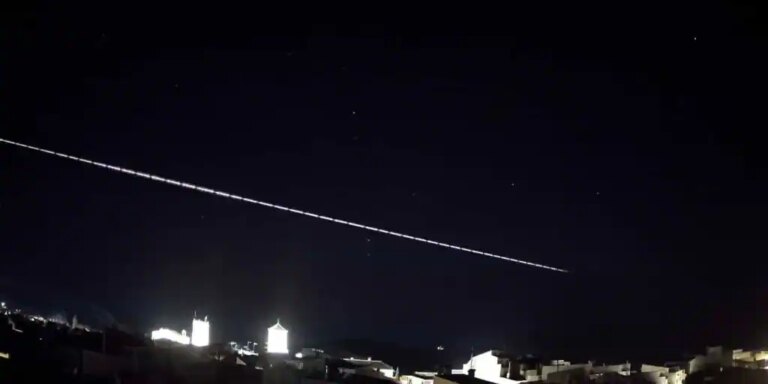 Ni misil ni satélite de Elon Musk, lo que sobrevoló el Mediterráneo fue un bólido rozador, «uno entre un millón»