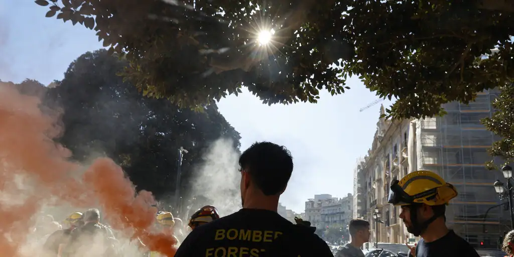 Mazón y la consellera de Justicia e Interior se reunirán el martes 23 de abril con los representantes sindicales de los bomberos forestales