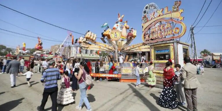 Un joven herido en la atracción de la Feria de Abril de Sevilla Super Olla, que fue precintada unas horas