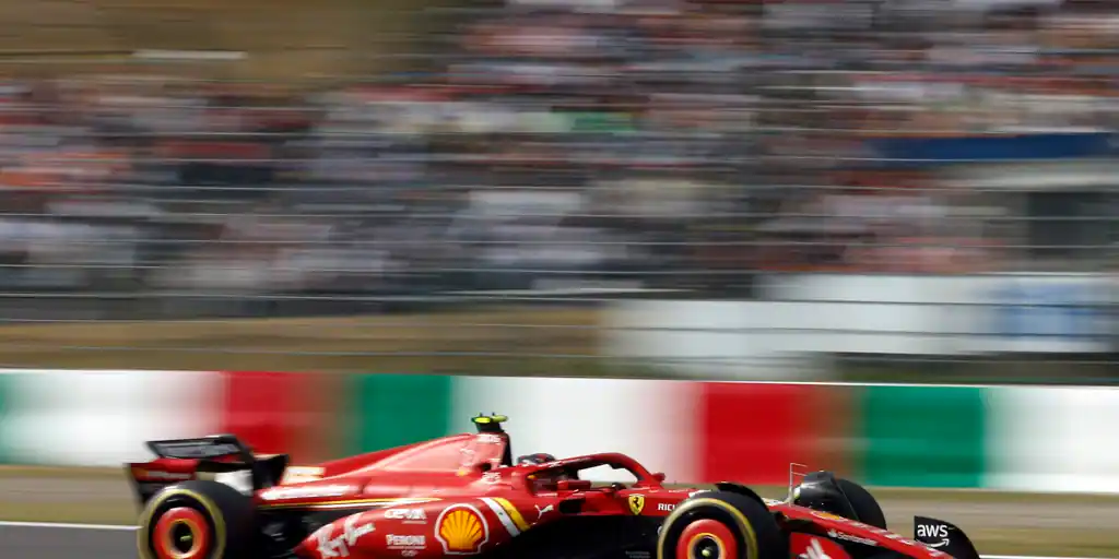 Tres carreras y tres podios de un Sainz estelar en otra victoria de Verstappen