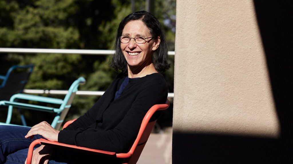 La científica estadounidense Melanie Mitchell, autora del libro 'IA: Guía para seres pensantes'