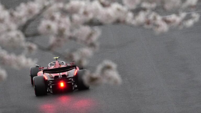 Carlos Sainz en el circuito de Suzuka.