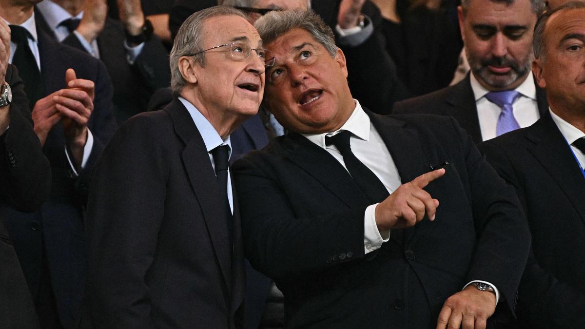 Florentino Pérez y Joan Laporta, en el palco del Bernabéu durante el Madrid-Barça.