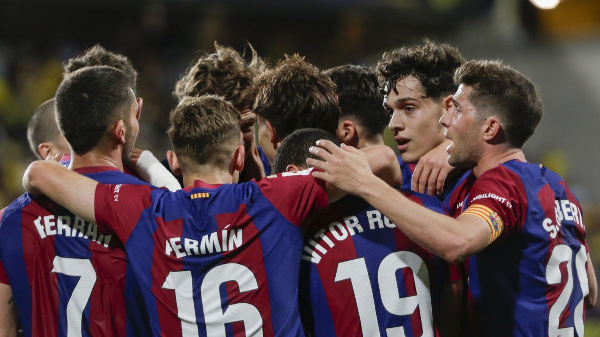 Los jugadores del Barça celebran el gol de João Félix en Cádiz.